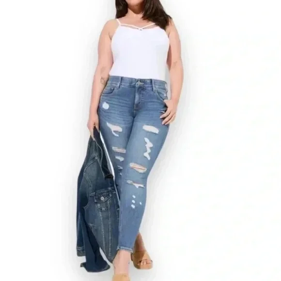 Torrid bombshell skinny jeans! - Picture 12 of 13